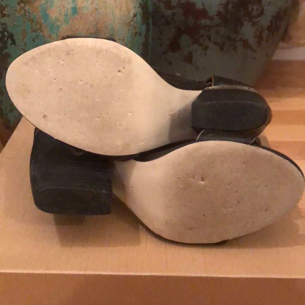 💎SOLD💎Mia Limited Edition Leather Sandals - Picture 6 of 8